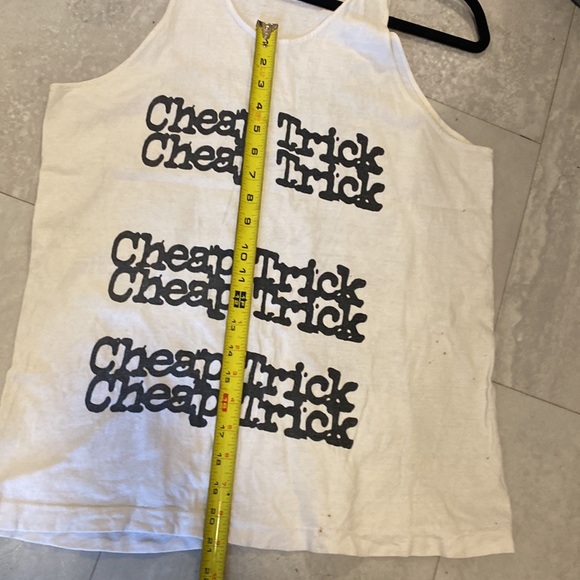 Authentic vintage Cheap Trick tank from 1988 Australian tour - Picture 10 of 12